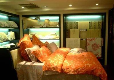 聚焦品牌升级，惠谊家纺加码品牌形象建设引领家居新风尚
